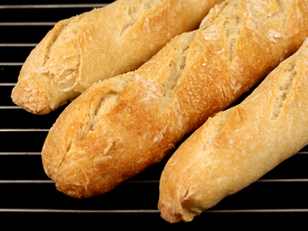 First Homemade Baguettes – Crispy Crust & Airy Crumb with Stress-Relief Kneading