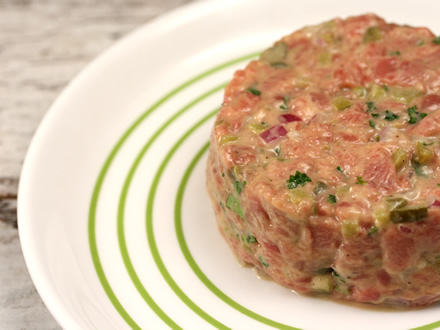 Classic Steak Tartare – A Raw Beef Delight for the Adventurous Palate