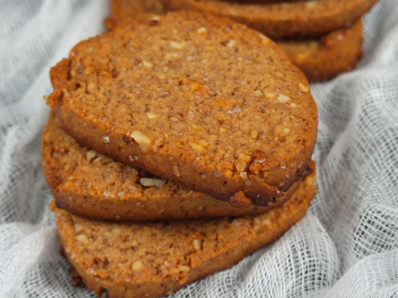 Traditional Croatian Christmas Pepper Cookies (Paprenjak) – Warm Spice & Holiday Spirit