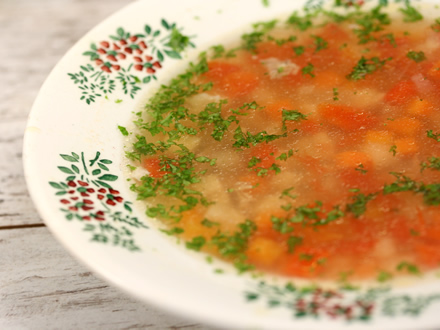 Grandma’s Homemade Hen Borscht — Light and Refreshing, Perfect for Transylvanians