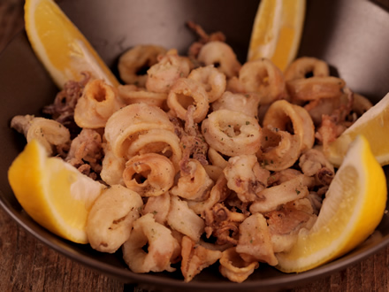CRISPY FRIED CALAMARI WITH ICE-COLD WATER TEMPURA BATTER — A BEACH VACATION FAVORITE
