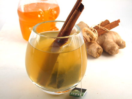 AROMATIC GINGER GREEN TEA WITH LEMON AND CINNAMON