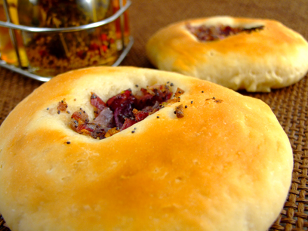 SOFT ONION AND POPPY SEED STUFFED BUNS — FLUFFY, SAVORY, AND PERFECT FOR ANYTIME SNACK