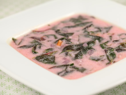 QUICK SEASONAL SORREL SOUP WITH SOUR CREAM AND TARRAGON — A FRESH, LIGHT SPRING SOUP