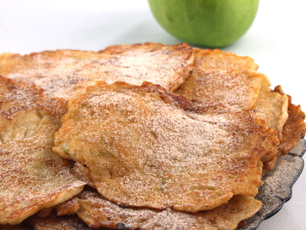 QUICK APPLE PANCAKES WITH CINNAMON POWDERED SUGAR