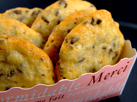 EASY CHOCOLATE CHIP COOKIES