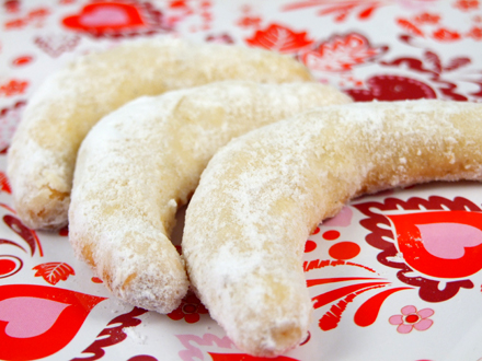 DELICATE ALMOND VANILLA CRESCENTS