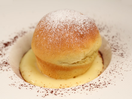 MINI SWEET BUNS WITH VANILLA SAUCE