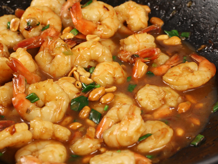 SPICY GARLIC SHRIMP WITH CHILI AND CASHEWS