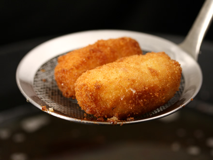 HAM CROQUETTES WITH CREAMY BECHAMEL SAUCE