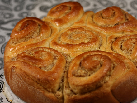 WALNUT ROLL BUNS