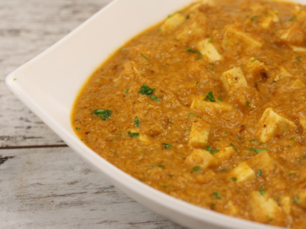 INDIAN-INSPIRED TOFU CURRY WITH “SUN KISS” SPICE BLEND