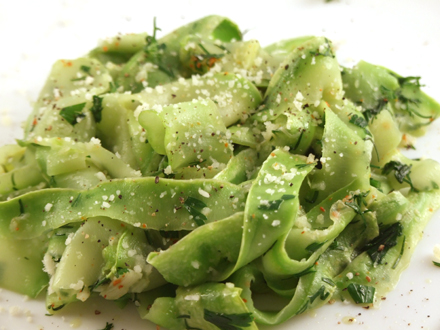 ZUCCHINI “PASTA” WITH FRESH HERBS AND PARMESAN – A QUICK AND LIGHT LUNCH