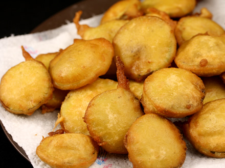 CRISPY BEER-BATTERED ZUCCHINI FRITTERS – CRUNCHY OUTSIDE, SWEET & TENDER INSIDE