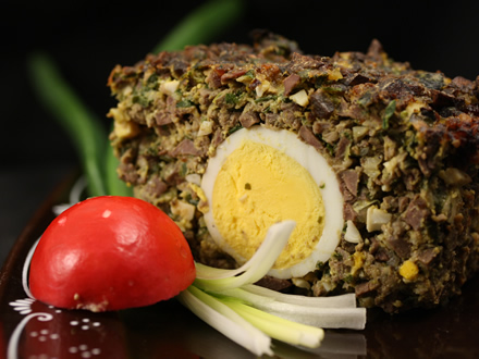 TRADITIONAL ROMANIAN EASTER DROBD – A FESTIVE AND SAVORY LAMB OFFAL LOAF