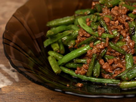 STIR-FRIED GREEN BEANS WITH GROUND MEAT AND SOY-GINGER SAUCE