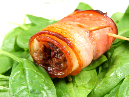 BACON-WRAPPED BAKED CHICKEN LIVERS WITH FRESH BABY SPINACH SALAD