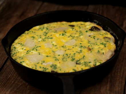 ITALIAN FRITTATA WITH MIXED MUSHROOMS AND GOAT CHEESE — EASY, FLUFFY, AND DELICIOUS