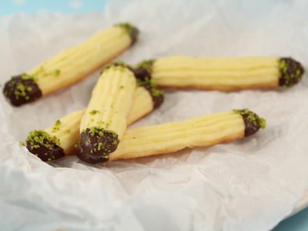 INCREDIBLY TENDER SPRITZ COOKIES WITH CHOCOLATE AND PISTACHIO