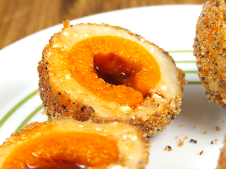 BOILED SWEET CHEESE DUMPLINGS FILLED WITH FRUIT AND TOASTED BREADCRUMBS