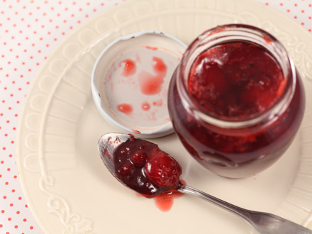 STRAWBERRY & RED CURRANT JAM WITH NATURAL PECTIN BOOST