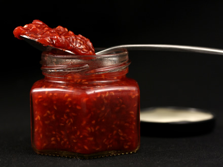 FRAGRANT RASPBERRY JAM WITH MINT & SPARKLING WINE TWIST