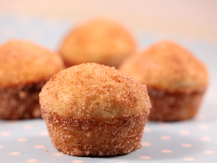 HEALTHY BAKED DOUGHNUTS – LIGHT & FLUFFY