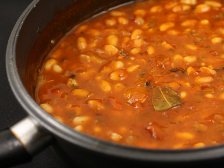 QUICK VEGAN BEANS IN BBQ SAUCE – EASY AND FLAVORFUL