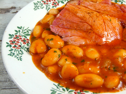 TRADITIONAL ROMANIAN BAKED BEANS STEW (IAHNIE) – WITH OR WITHOUT SMOKED PORK KNUCKLE