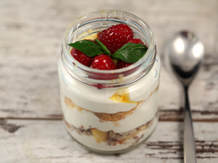 THE HEALTHY JAR – A DELICIOUS AND NUTRITIOUS YOGURT PARFAIT