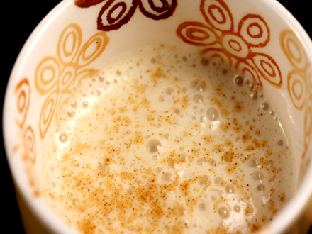 WINTER FLAVORS IN A GLASS: BAKED APPLE & CINNAMON YOGURT SMOOTHIE