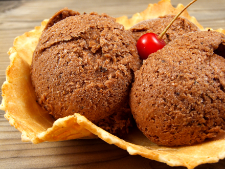 HOMEMADE CHOCOLATE BANANA ICE CREAM – A CLASSIC-STYLE TREAT