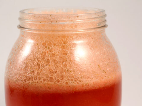 DELICIOUS FIZZY STRAWBERRY BASIL LEMONADE