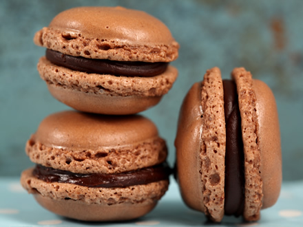 AUTHENTIC FRENCH MACARONS – DEBUNKING MYTHS AND MASTERING THE TECHNIQUE