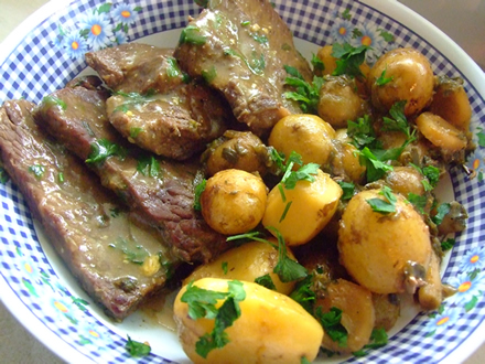 TENDER BEEF STEW WITH POTATOES AND RICH BEER SAUCE