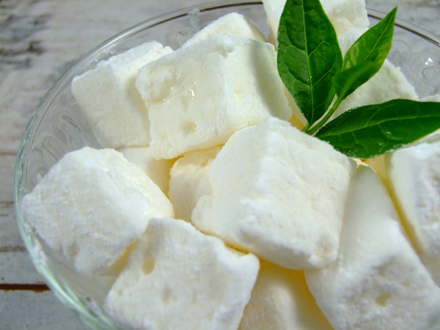 LIGHT AND AIRY MARSHMALLOW CANDIES – MELT-IN-YOUR-MOUTH DELIGHT