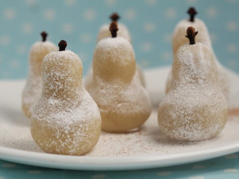 AMIGDALOTA: TRADITIONAL SKIATOS ALMOND PASTRIES – SIMPLE, AROMATIC, AND DELICATELY SWEET