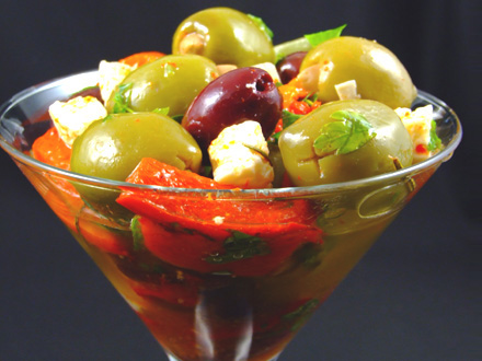 FLAVORFUL MARINATED OLIVES WITH CHEESE AND HERBS – PERFECT FOR CHEESE BOARDS