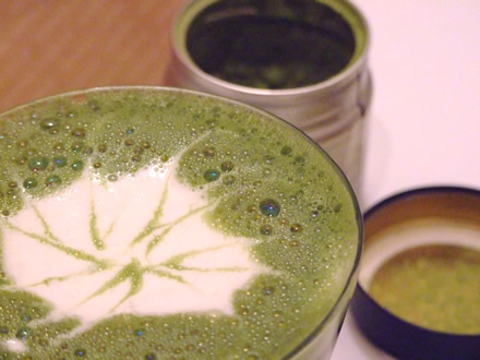 MATCHA WHITE CHOCOLATE LATTE – A HEALTHY, CREAMY JAPANESE-INSPIRED DRINK