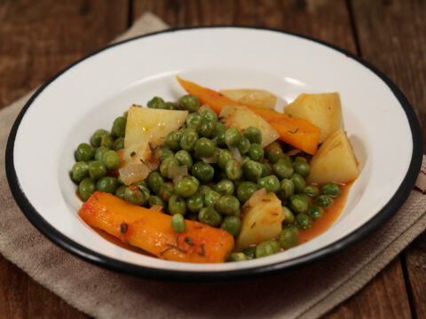 FRESH SPRING VEGETABLE STEW – A COLORFUL AND HEALTHY MIX IN ONE POT