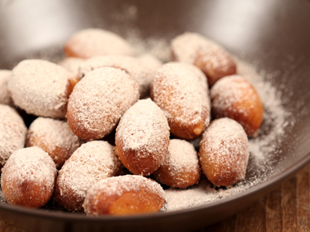 CHRISTMAS GINGERBREAD SPICED MINI DONUTS (IMPROVISED FROM COZONAC DOUGH)