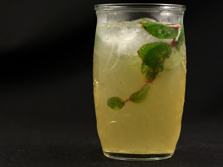 MOJITO ROYAL – CLASSIC CUBAN COCKTAIL WITH A SPARKLING TWIST
