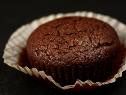 FLUFFY CHOCOLATE MUFFINS FOR CAROLERS