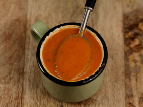 SIMPLE ROMANIAN GARLIC SAUCE (MUJDEI) – A BASIC KITCHEN CLASSIC