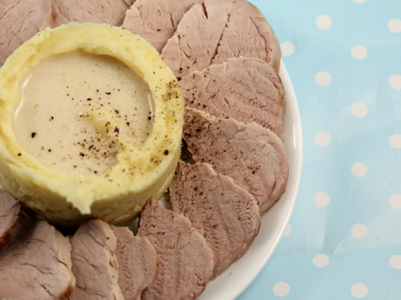 ONE-POT PORK TENDERLOIN WITH CREAMY MASHED POTATOES AND SAVORY SAUCE