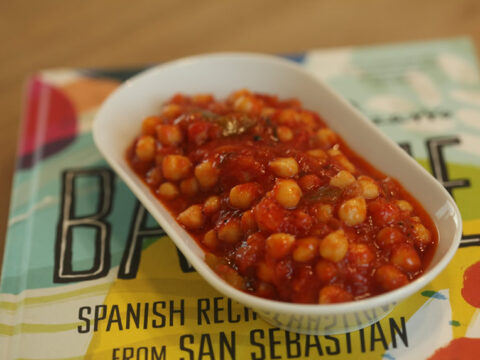 CARAMELIZED TOMATO AND CHICKPEA SAUCE – A SPANISH-INSPIRED DELICACY