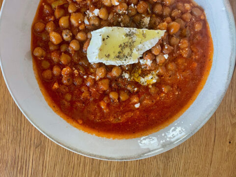 QUICK VEGETARIAN CHICKPEA IN GREEK-STYLE TOMATO SAUCE WITH FETA
