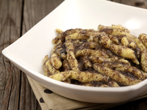 TRADITIONAL POTATO NUDLI WITH POPPY SEED SAUCE