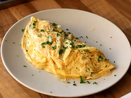 FLUFFY MUSHROOM AND CHEESE OMELETTE – QUICK INDIVIDUAL BREAKFAST