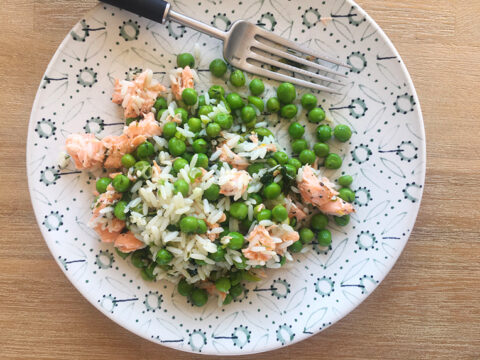SALAD WITH SALMON, PEAS & LONG-GRAIN RICE — LIGHT AND BALANCED